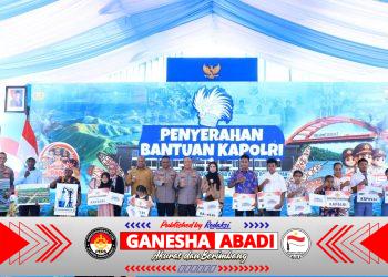 Polri Serahkan Bantuan Pendidikan bagi 10 Anak Korban KKB di Papua