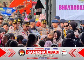 Kapolri Tinjau Pengungsian Aceh Tamiang, Salurkan Bantuan Besar-Besaran — Publik Soroti Efektivitas Penanganan Bencana