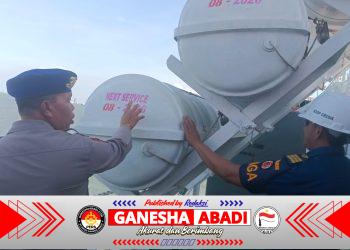 Satpolairud Polres Gresik dan KSOP Sidak Kesiapan Kapal Jelang Nataru 2025–2026