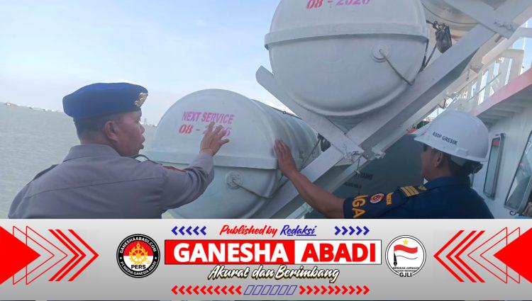 Satpolairud Polres Gresik dan KSOP Sidak Kesiapan Kapal Jelang Nataru 2025–2026