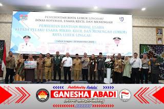 BerandaWujudkan Janji Program Linggau Juara, Wali Kota Serahkan Bantuan Modal Usaha untuk UMKM *Rp 2 Juta per UMKMbyTintaPeta—Desember 22, 20250,, Senin 22/12/2025: