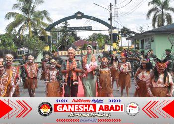 Dandim 1710/Mimika Baru Disambut Tarian Adat Kamoro, Simbol Kehormatan dan Awal Pengabdian