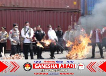 Polda Jatim Bongkar Penyelundupan 72 Ton Bawang Bombay Ilegal Bermodus Cangkang Sawit