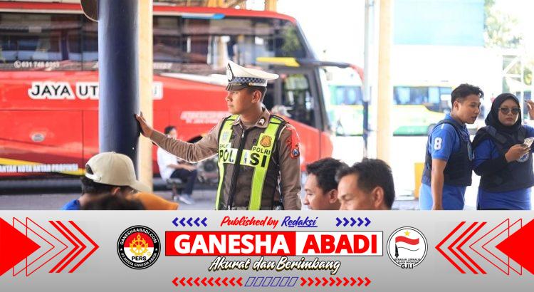 Polres Gresik Gelar Rampcheck dan Tes Urine Pengemudi Angkutan Umum Jelang Nataru 2025
