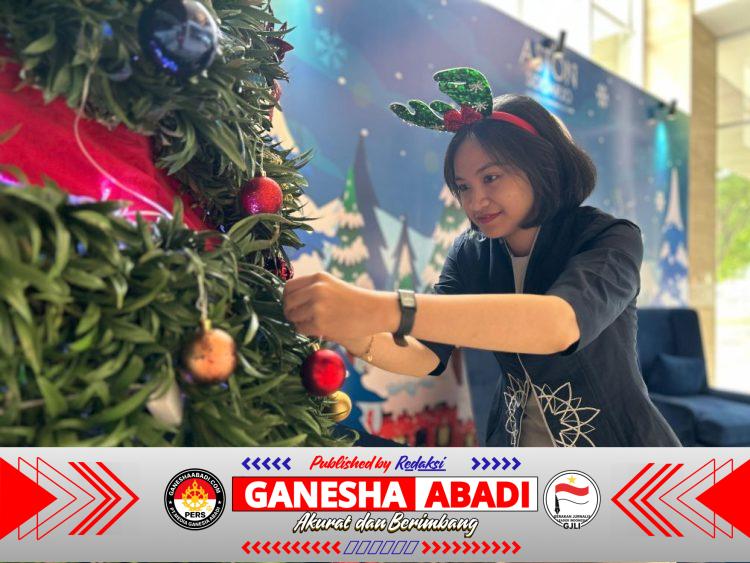 Pohon Natal dari 2.025 Bonggol Nanas, Aston Sidoarjo Tunjukkan Komitmen Nyata Zero Waste Hotel