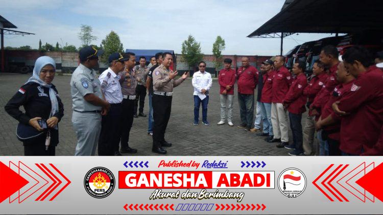 Pastikan Keselamatan Nataru, Ditlantas Polda Jatim Intensifkan Ramp Check Bus Pariwisata dan AKAP