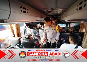 Kapolri Tinjau Terminal Pulo Gebang, Tekankan Keselamatan Sopir dan Pelayanan Maksimal Mudik Nataru