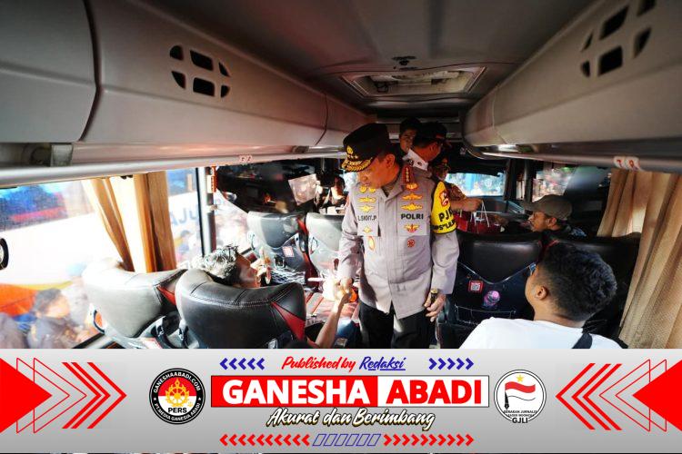 Kapolri Tinjau Terminal Pulo Gebang, Tekankan Keselamatan Sopir dan Pelayanan Maksimal Mudik Nataru