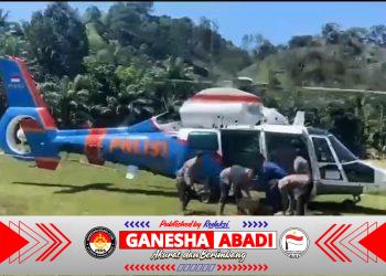 Polri Kerahkan Helikopter Distribusikan Logistik Banjir ke Palambayan Agam