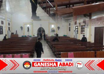Satbrimob Polda Sumsel Sterilisasi Gereja di Lubuklinggau Jelang Natal 2025