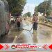 Polri Bersihkan dan Siram Jalan Protokol Aceh Tamiang, Minimalisir Debu Pascabanjir