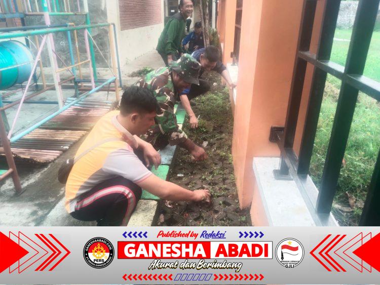 Peduli Kebersihan Lingkungan, Babinsa & Saberling Kerja Bakti Bersih Lingkungan