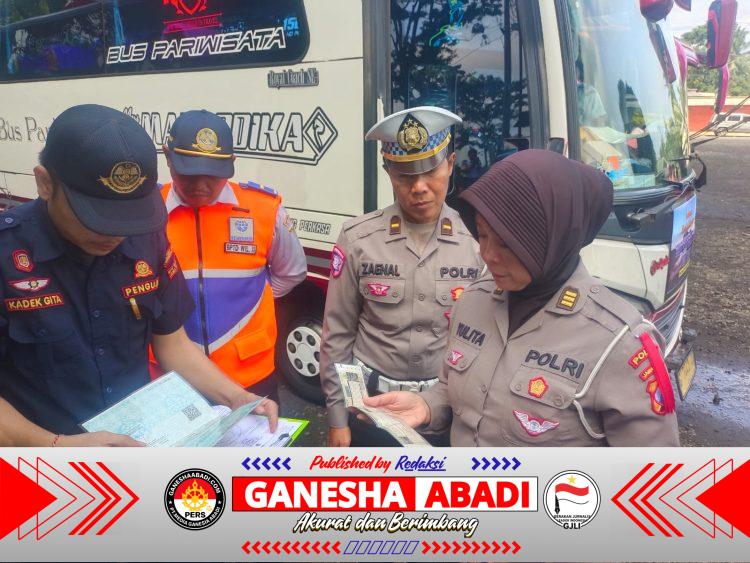 Polres Probolinggo Gelar Rampcheck Bus Pariwisata Jelang Libur Nataru 2025–2026