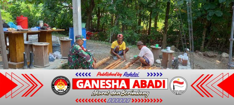 Babinsa Koramil Sambi Bantu Renovasi Rumah Warga, Wujud Nyata Kemanunggalan TNI dan Rakyat