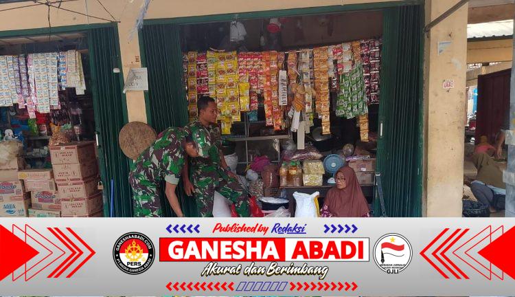 Guna Menjaga Stabilitas Ekonomi di Tingkat Desa, Babinsa Pantau Harga Sembako di Pasar