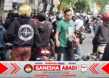 Ratusan Arek Suroboyo Geruduk Kantor Ormas Madas, Protes Dugaan Pengusiran Paksa Nenek 80 Tahun di Surabaya