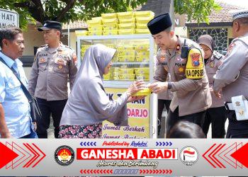 Jumat Berkah Polsek Taman Bagikan Makanan Gratis