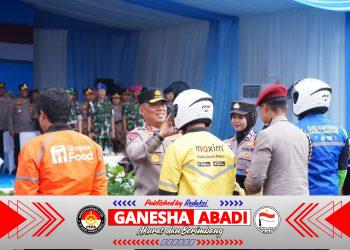 Polri Perkuat Kemitraan dengan Ojek Online: Polda Lampung Gelar Bakti Sosial dan kesehatan pada Apel Ojol Kamtibmas Nasional 2025