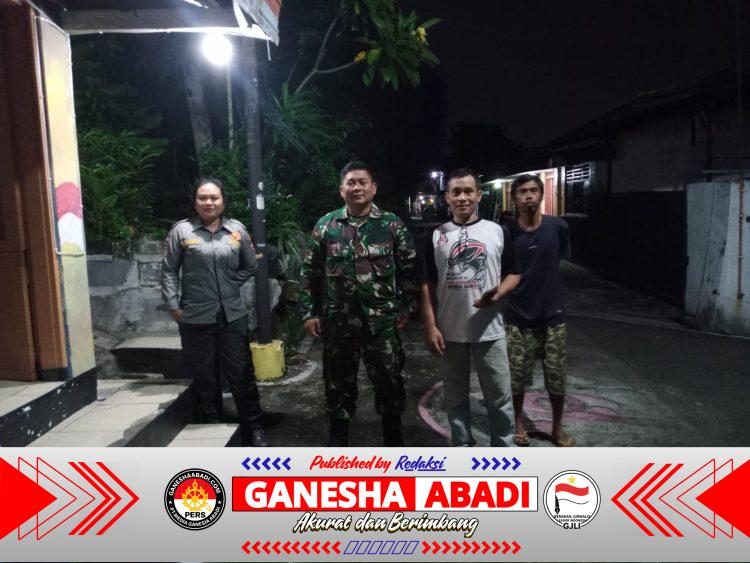 Sertu Rochani Patroli Malam Bersama Linmas Susuri Pos-pos Ronda