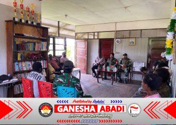 Babinsa Koramil Agimuga dan Kapolsek Perkuat Sinergi Lewat Komsos dengan Tokoh Masyarakat