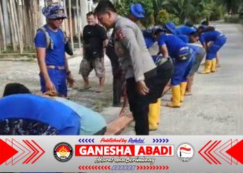 Tim SAR Korpolairud dan Warga Gotong Royong Bangun Jembatan Sementara di Padang Pariaman