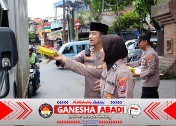 Polsek Taman Gelar Jumat Berkah, Bagikan Makanan dan Sampaikan Pesan Kamtibmas