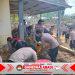Polres Pidie Jaya Bersama Warga Gotong Royong Pulihkan Polindes Meunasah Mancang Pasca Banjir