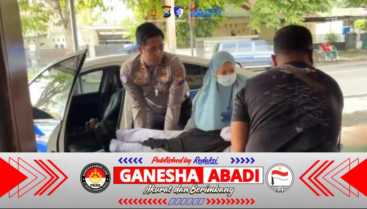 Kasat Lantas Polresta Banyuwangi Sigap Evakuasi Korban Kecelakaan di Terminal Brawijaya