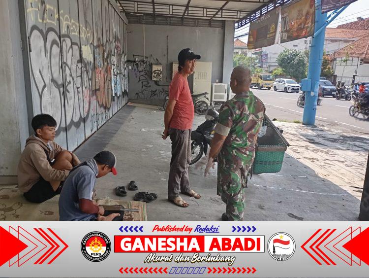 Babinsa Kratonan Komsos dengan Pengepul Es Balok, Dorong Kualitas UMKM