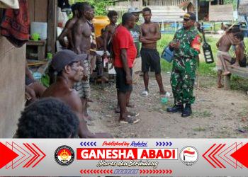 Babinsa Koramil Kokonao Pererat Kedekatan dengan Warga Kapiraya Lewat Komsos