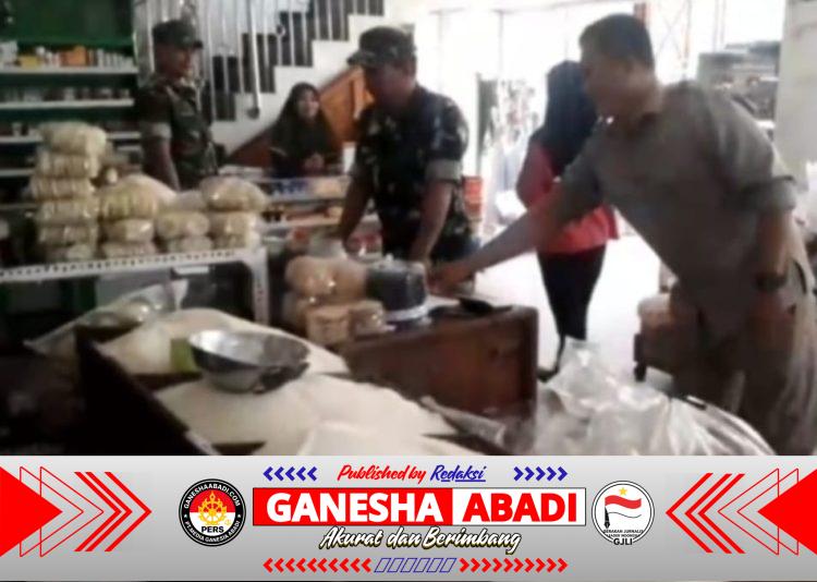 Babinsa Plumbungan Pantau Harga dan Ketersediaan Sembako di Kampung Bangun Asri