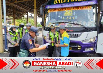 Satlantas Polres Gresik Gelar Ramp Check di Terminal Bunder, Pastikan Angkutan Umum Laik Jalan