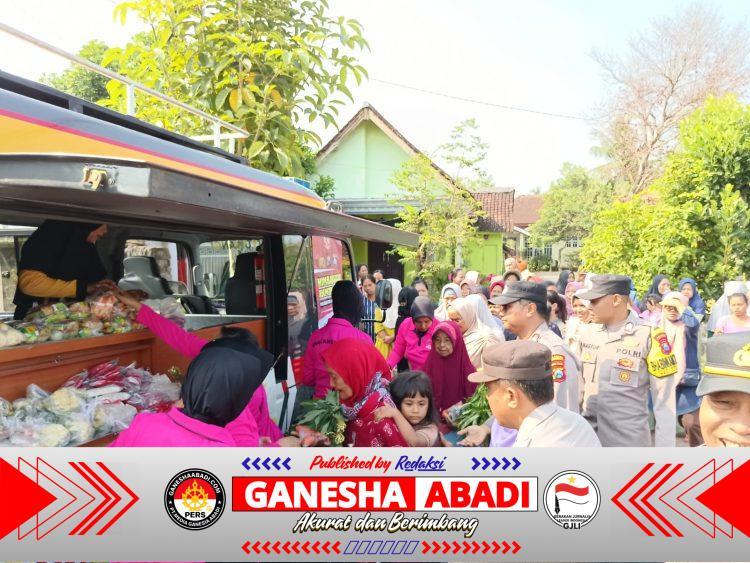 Polresta Banyuwangi Gelar Mayur Kamtibmas dengan Bagikan Sayur Segar Kepada Masyarkat