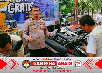 Pasang Alarm Gratis di Polsek Wonocolo Sepuluh Pendaftar Pertama Diberi Bonus Buah Durian