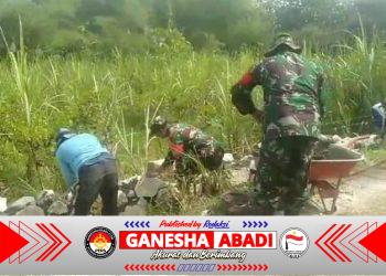 Babinsa Gesi Bersama Warga Bangun Talud Jalan Desa Srawung, Cegah Longsor dan Tingkatkan Keselamatan