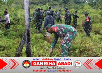 TNI–Polri dan Warga Dekai Gotong Royong Bersihkan Pekuburan Umum Km 6