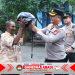Operasi Keselamatan Semeru 2026, Kapolres Gresik Pimpin Aksi Simpatik Bagikan Helm SNI untuk Pengemudi Becak Listrik
