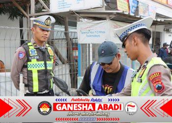 Polisi Datang, Pemotor Lawan Arus di Kendal Kocar-Kacir Hingga Sembunyi ke Minimarket