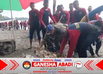 Pusdik Brimob Polri Gelar Aksi Bersih Pantai Pasir Putih Situbondo, Tindak Lanjut Arahan Presiden RI
