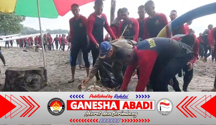 Pusdik Brimob Polri Gelar Aksi Bersih Pantai Pasir Putih Situbondo, Tindak Lanjut Arahan Presiden RI
