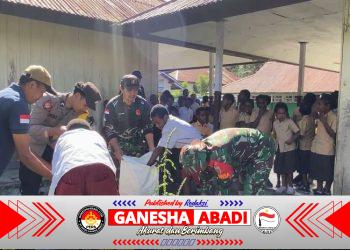 Babinsa Kodim 1714/Puncak Jaya Tanamkan Budaya Hidup Bersih Sejak Dini di SD Inpres Ilu