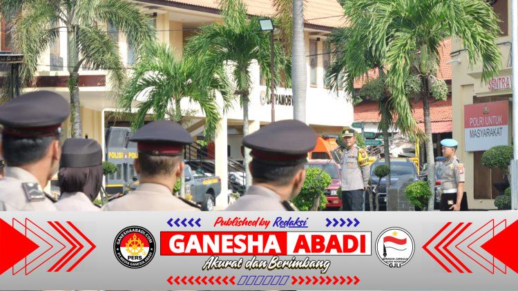 Unit Pidana Ekonomi Polresta Banyuwangi memantau ketersediaan dan harga bahan pangan di Pasar Banyuwangi menjelang Ramadan