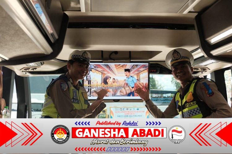 Polres Malang Sosialisasikan Tertib Lalin Melalui Program Polantas Menyapa di OPS Keselamatan Semeru