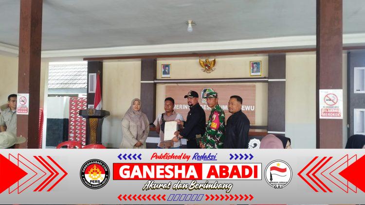 Panitia PTSL Sumbersewu Bagikan 230 Sertifikat SHM, Warga Sambut Antusias