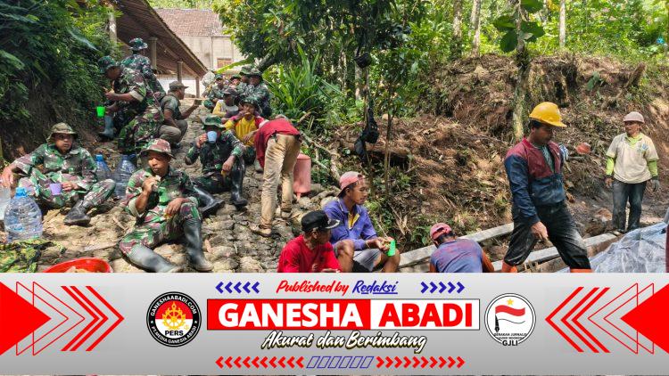 Ngopi di Tengah Cor Jalan, TMMD 127 Wonogiri Tegaskan Kemanunggalan TNI dan Rakyat