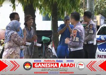 Momen Akrab Sopir dan Polantas, Sampaikan Pesan Keselamatan Sambil Lesehan dan Makan Siang Bareng