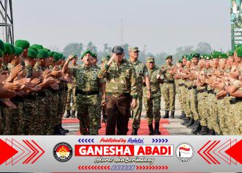 Wakil Panglima TNI Dampingi Menhan RI Kunjungi Yonif TP 852/ABY