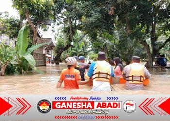 Curah hujan tinggi yang mengguyur Kabupaten Jember Jawa Timur sejak Kamis hingga Jumat