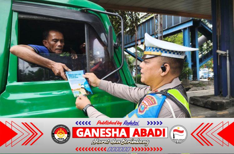 Polda Jatim Tertibkan Truk dan Bus yang Nekat Pakai Lajur Kanan