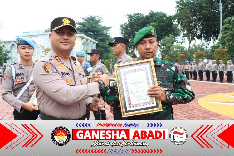 Apresiasi “Jogo Gresik”, 17 Personel dan 2 Masyarakat Terima Penghargaan dari Kapolres Gresik